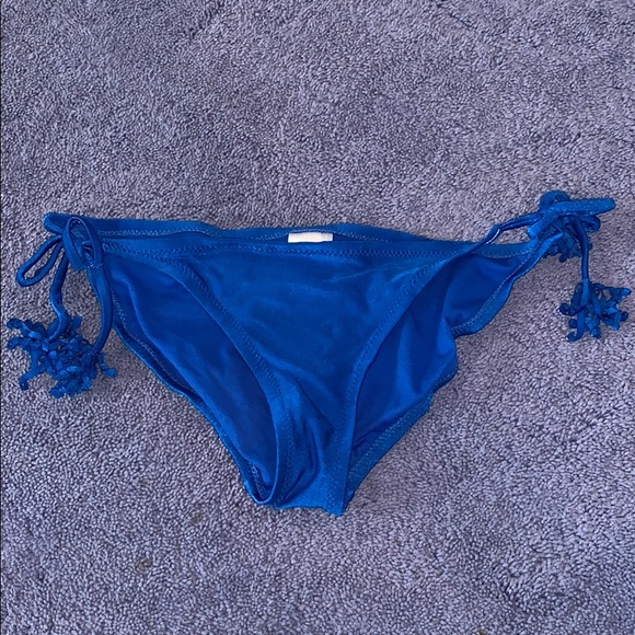 Blue bikini! - Picture 3 of 5